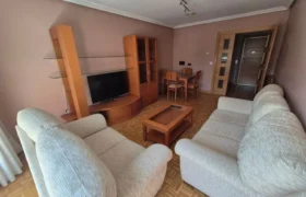 Piso estupendo de tres habitaciones y dos baños. Piso estupendo de tres habitaciones y dos baños.