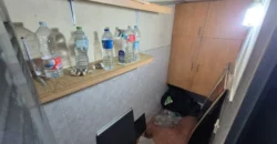 Piso estupendo de tres habitaciones y dos baños.