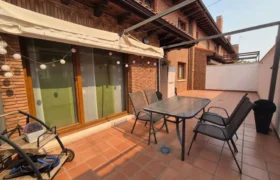 Chalet adosado de cuatro habitaciones para entrar a vivir. Chalet adosado de cuatro habitaciones para entrar a vivir.