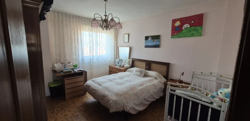 Piso céntrico de 4 habitaciones y dos baños