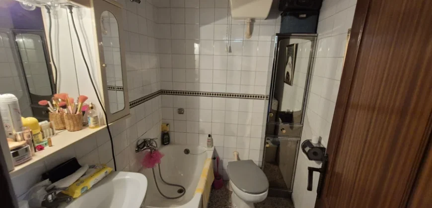 Piso céntrico de 4 habitaciones y dos baños