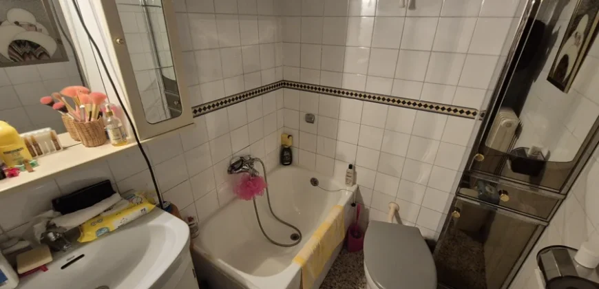 Piso céntrico de 4 habitaciones y dos baños