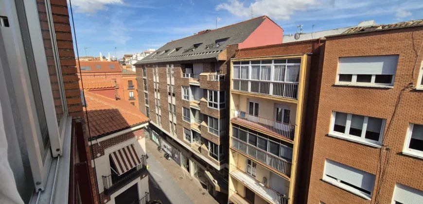 Piso céntrico de 4 habitaciones y dos baños