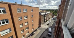 Piso céntrico de 4 habitaciones y dos baños