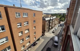 Piso céntrico de 4 habitaciones y dos baños