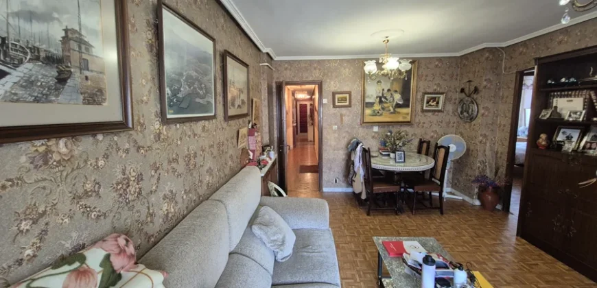 Piso céntrico de 4 habitaciones y dos baños