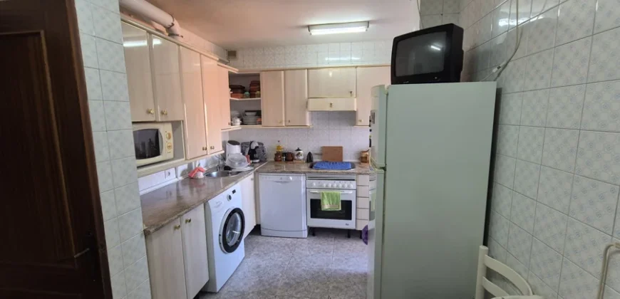 Piso céntrico de 4 habitaciones y dos baños