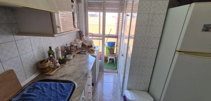 Piso céntrico de 4 habitaciones y dos baños