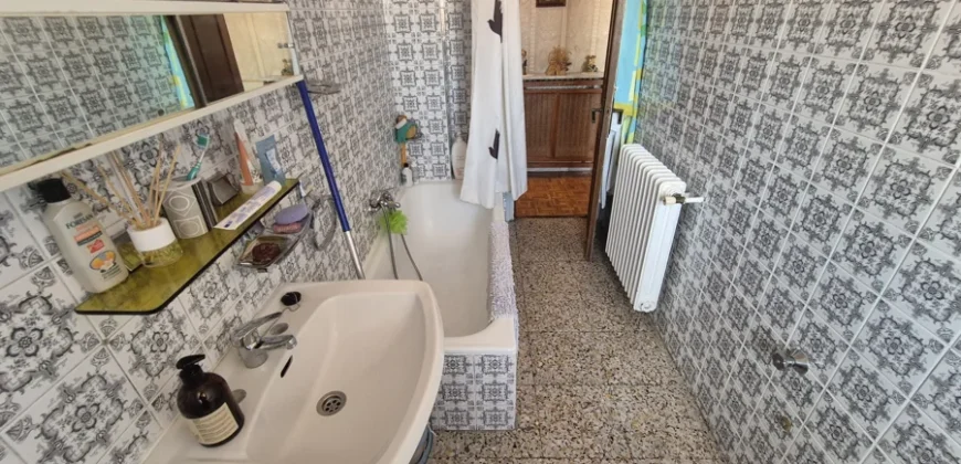 Piso céntrico de 4 habitaciones y dos baños