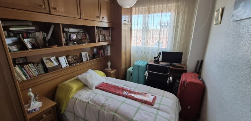 Piso céntrico de 4 habitaciones y dos baños