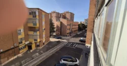 Piso de tres habitaciones con trastero.