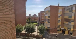 Piso de tres habitaciones con trastero.