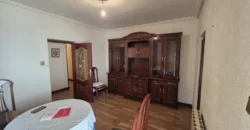 Piso de tres habitaciones con trastero.