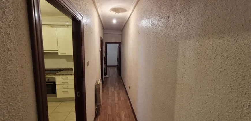 Piso de tres habitaciones con trastero.