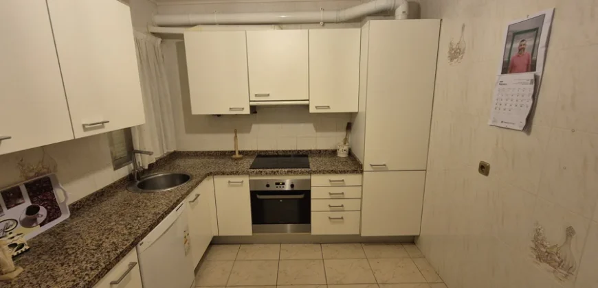 Piso de tres habitaciones con trastero.