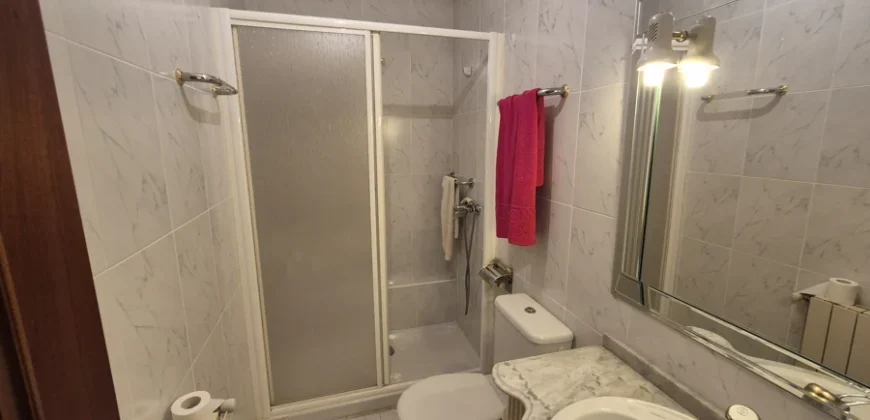 Piso de tres habitaciones con trastero.