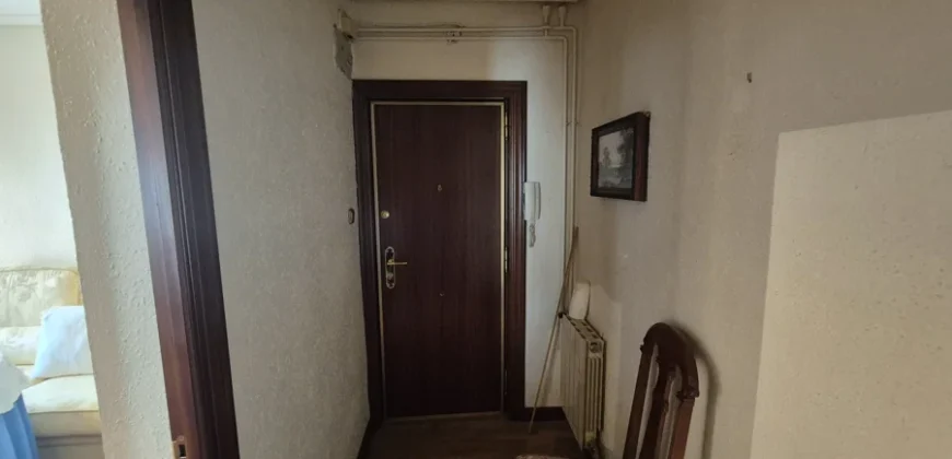 Piso de tres habitaciones con trastero.