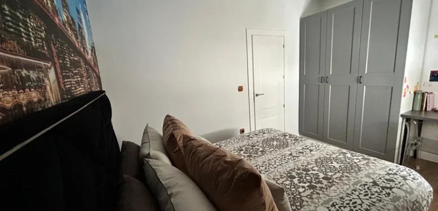 Piso de diseño con tres habitaciones y dos baños