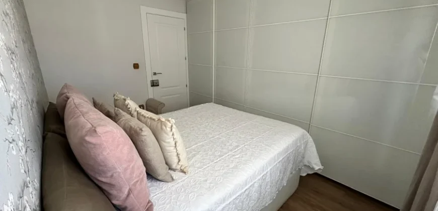 Piso de diseño con tres habitaciones y dos baños