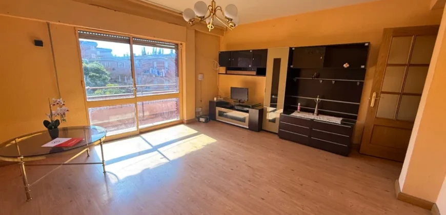 Piso en Palencia para reformar de 3 habitaciones con terraza