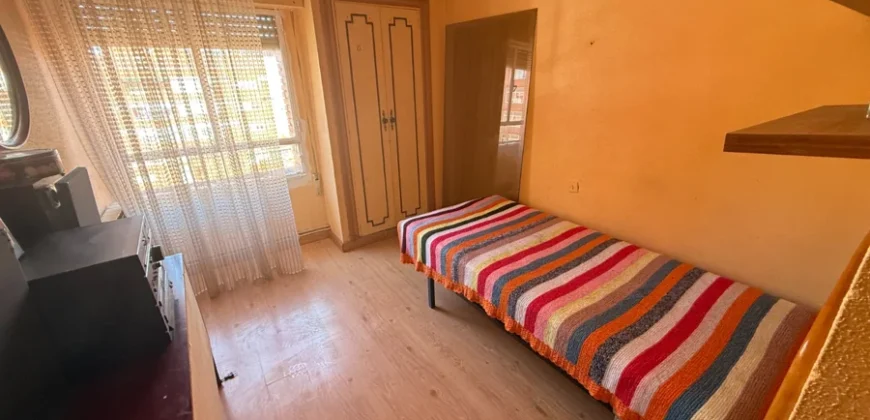 Piso en Palencia para reformar de 3 habitaciones con terraza