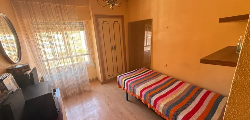 Piso en Palencia para reformar de 3 habitaciones con terraza