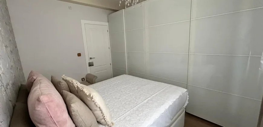 Piso de diseño con tres habitaciones y dos baños