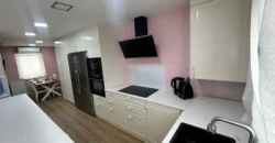 Piso de diseño con tres habitaciones y dos baños Piso de diseño con tres habitaciones y dos baños