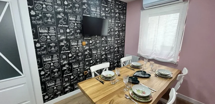 Piso de diseño con tres habitaciones y dos baños