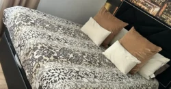 Piso de diseño con tres habitaciones y dos baños Piso de diseño con tres habitaciones y dos baños