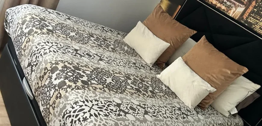 Piso de diseño con tres habitaciones y dos baños