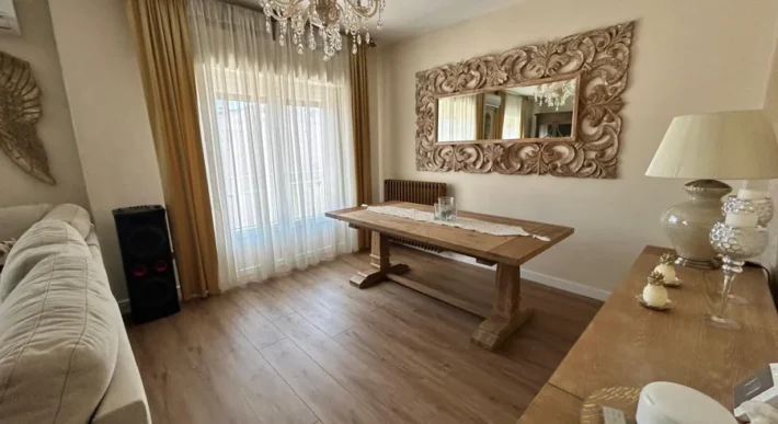 Piso de diseño con tres habitaciones y dos baños