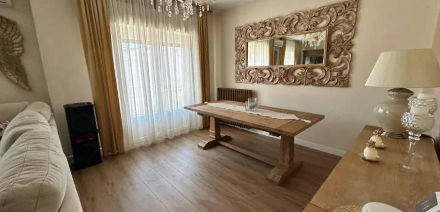 Piso de diseño con tres habitaciones y dos baños