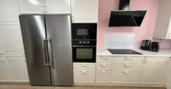 Piso de diseño con tres habitaciones y dos baños Piso de diseño con tres habitaciones y dos baños