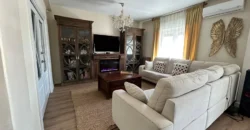 Piso de diseño con tres habitaciones y dos baños Piso de diseño con tres habitaciones y dos baños