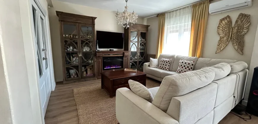 Piso de diseño con tres habitaciones y dos baños