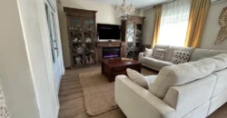 Piso de diseño con tres habitaciones y dos baños Piso de diseño con tres habitaciones y dos baños