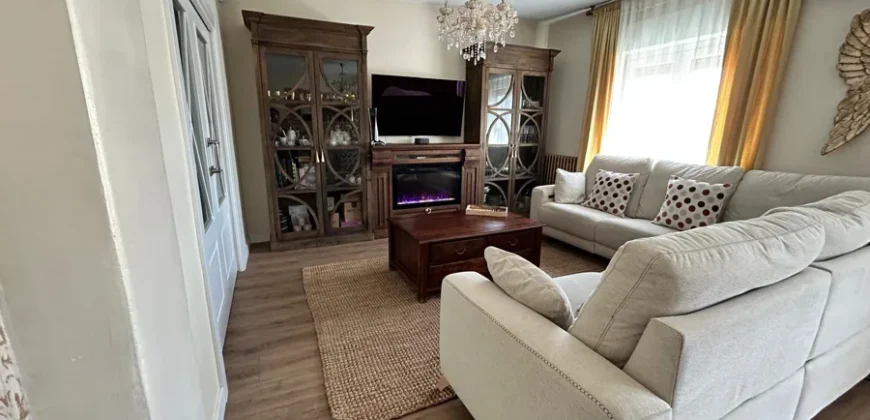 Piso de diseño con tres habitaciones y dos baños