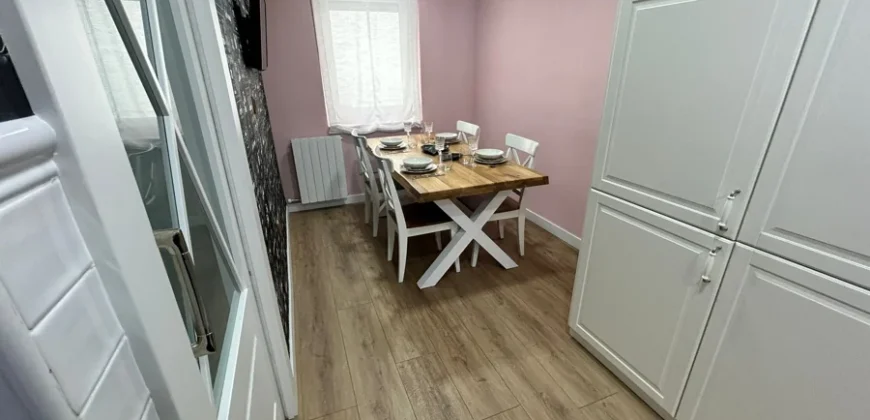 Piso de diseño con tres habitaciones y dos baños