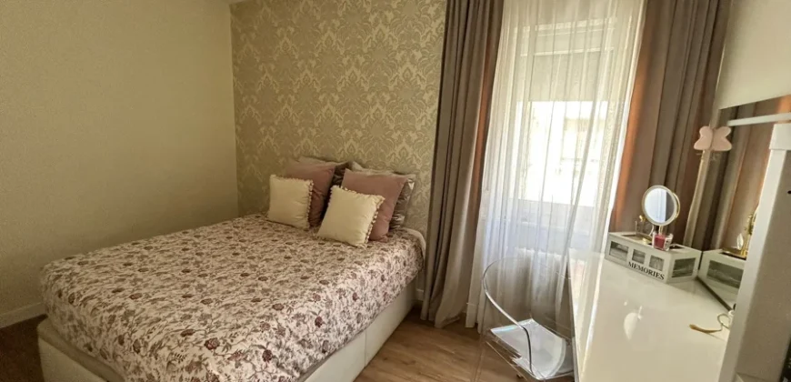 Piso de diseño con tres habitaciones y dos baños