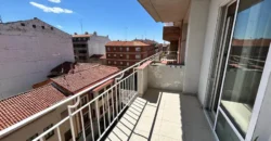 Piso de diseño con tres habitaciones y dos baños Piso de diseño con tres habitaciones y dos baños