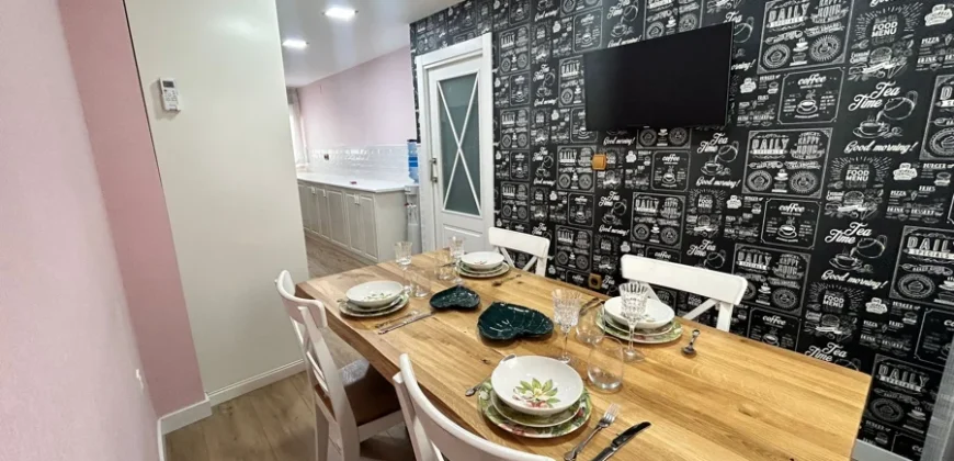 Piso de diseño con tres habitaciones y dos baños