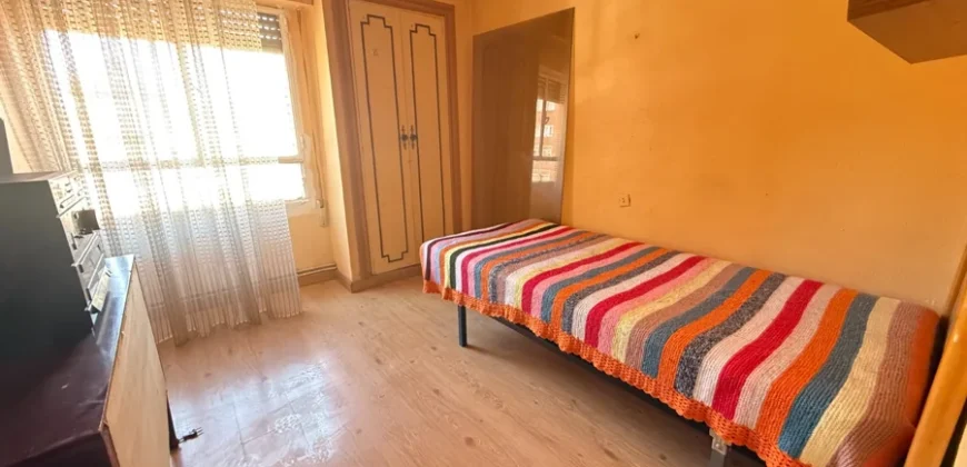 Piso en Palencia para reformar de 3 habitaciones con terraza