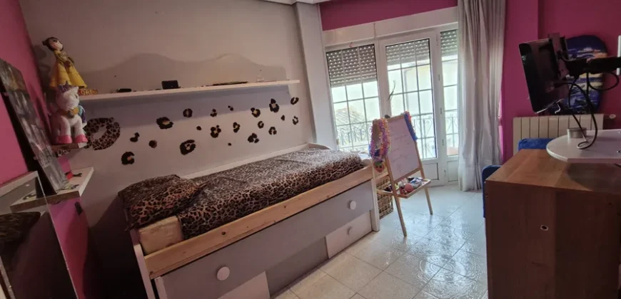 Chalet adosado de dos plantas