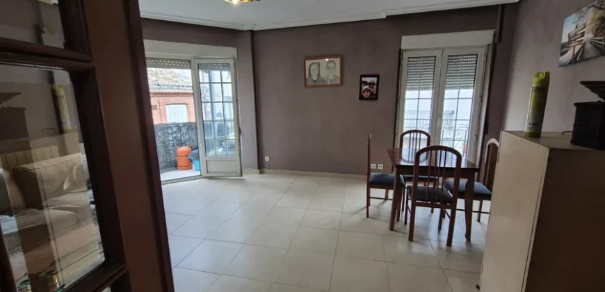 Chalet adosado de dos plantas