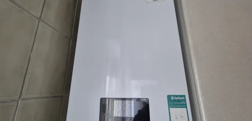 Chalet pareado de dos plantas con patio