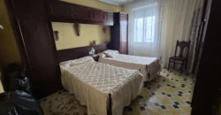 Chalet pareado de dos plantas con patio