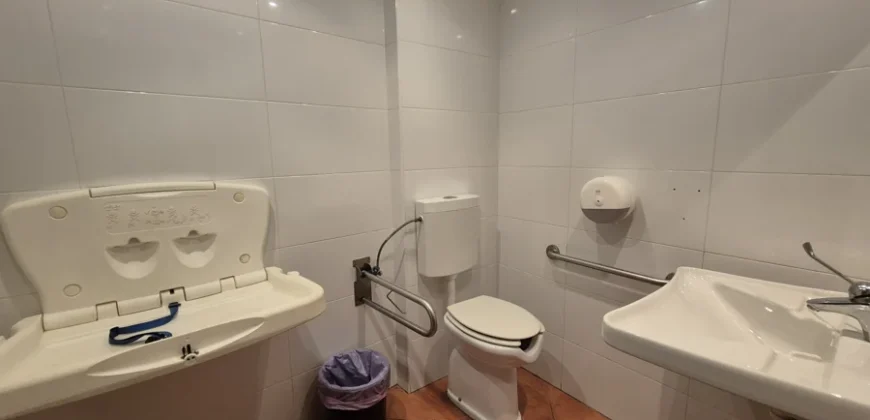 Hotel y restaurante en funcionamiento adaptable a casa particular.