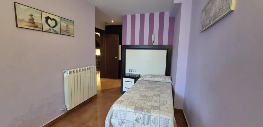 Hotel y restaurante en funcionamiento adaptable a casa particular.