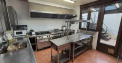 Hotel y restaurante en funcionamiento adaptable a casa particular.